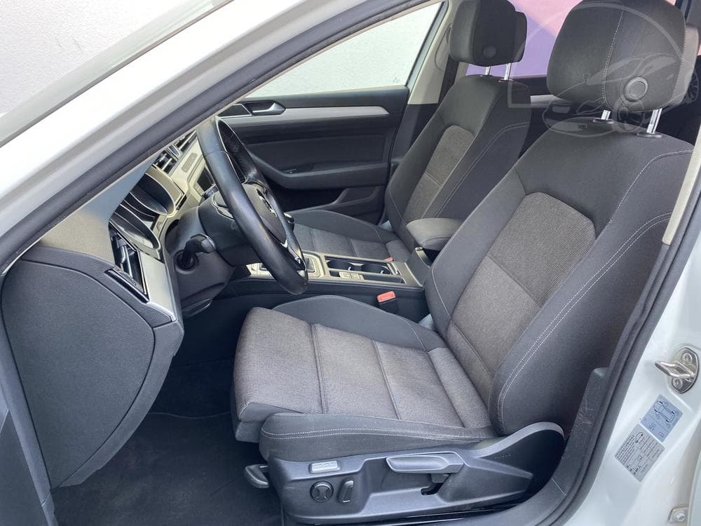 2016 Volkswagen PASSAT - 9