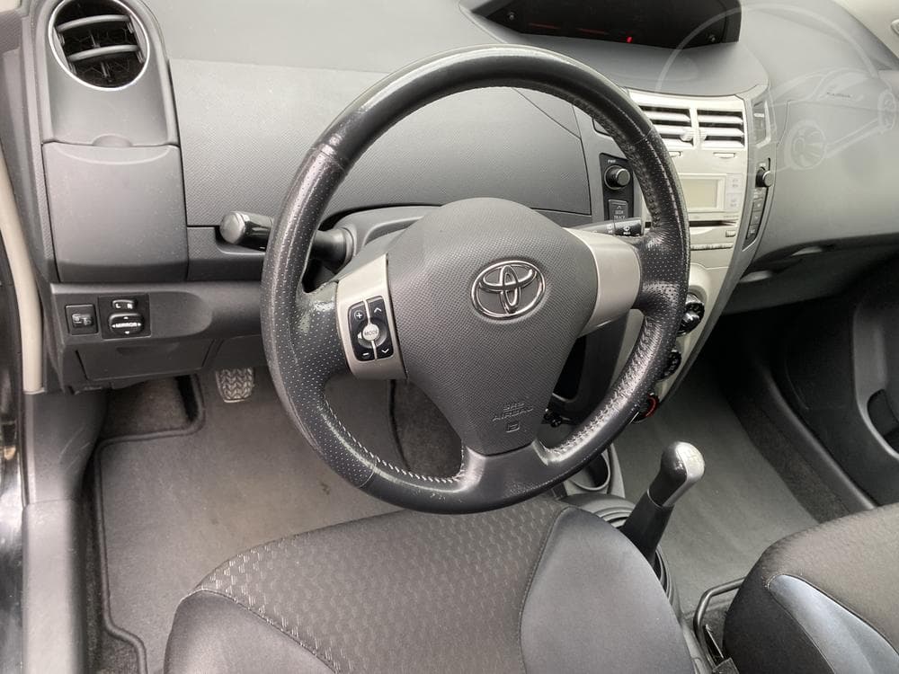 2007 Toyota YARIS - 12