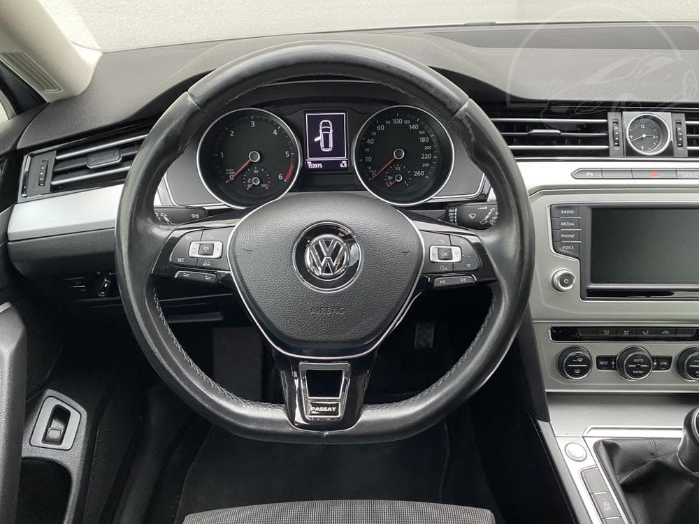2015 Volkswagen PASSAT - 11