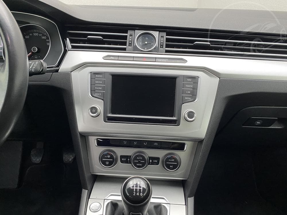 2015 Volkswagen PASSAT - 12
