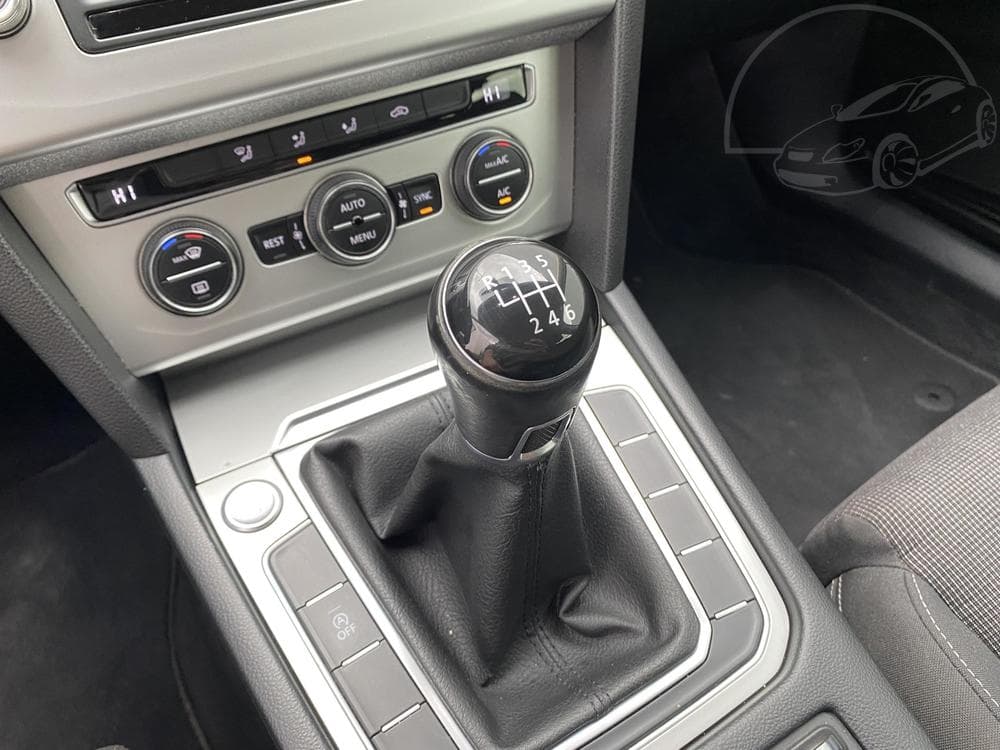 2015 Volkswagen PASSAT - 16