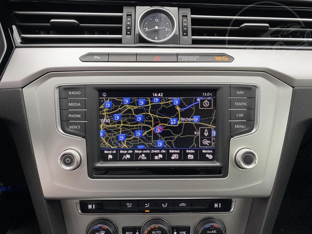 2015 Volkswagen PASSAT - 17