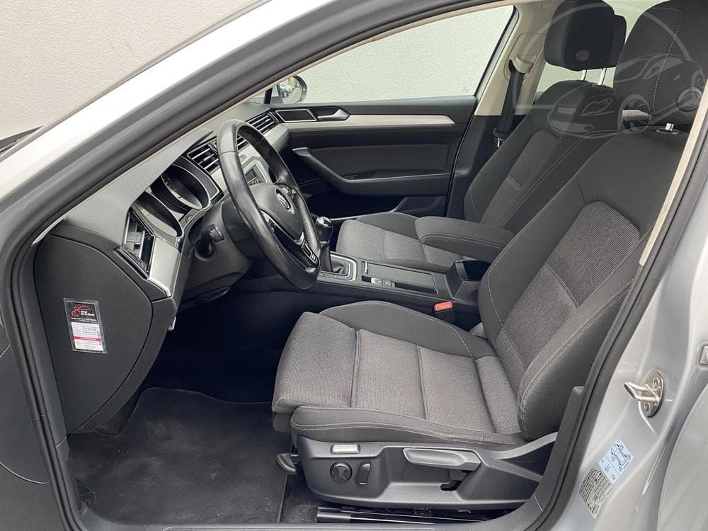 2015 Volkswagen PASSAT - 9