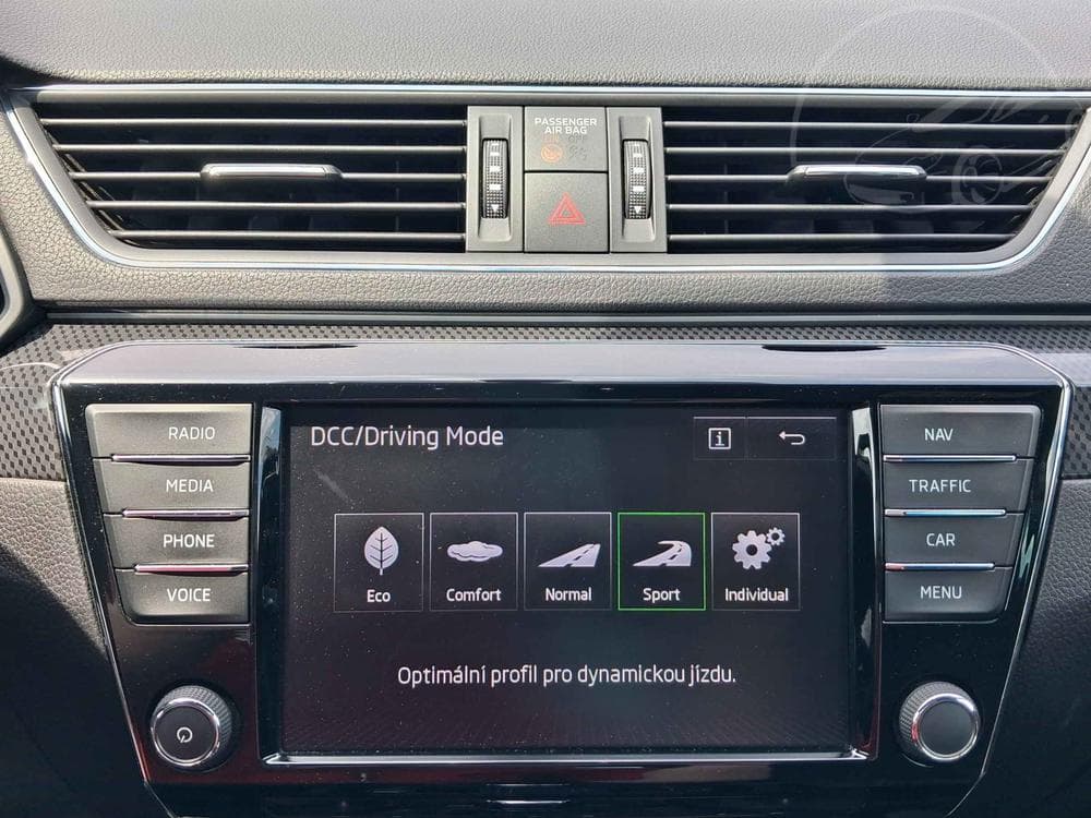 2017 Škoda SUPERB - 18