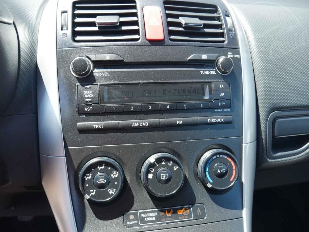 2010 Toyota AURIS - 11
