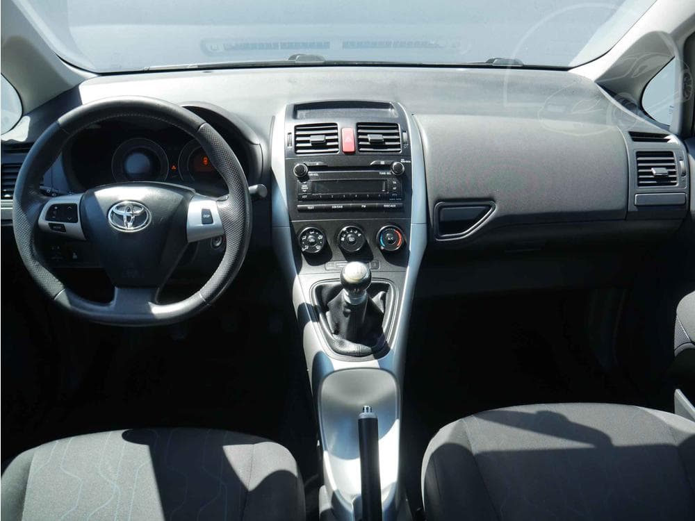 2010 Toyota AURIS - 8
