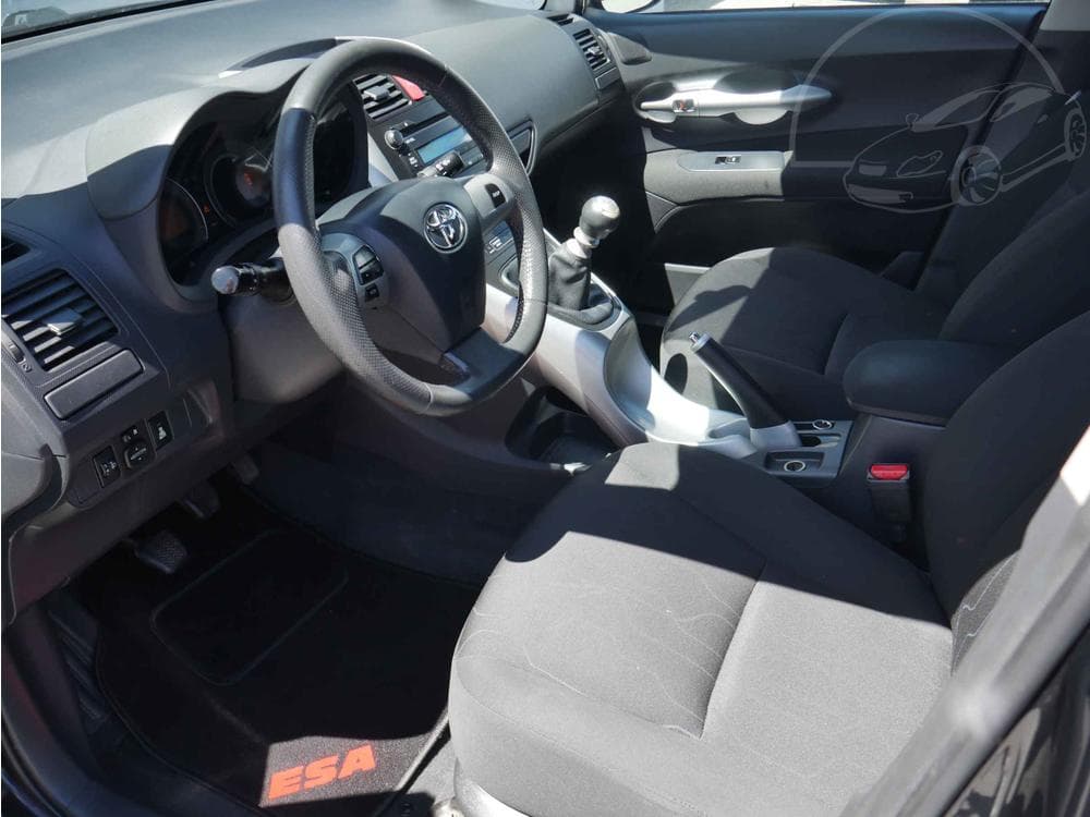 2010 Toyota AURIS - 9