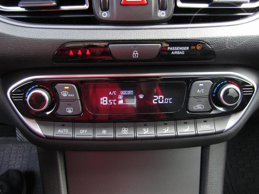2020 Hyundai i30 - 43