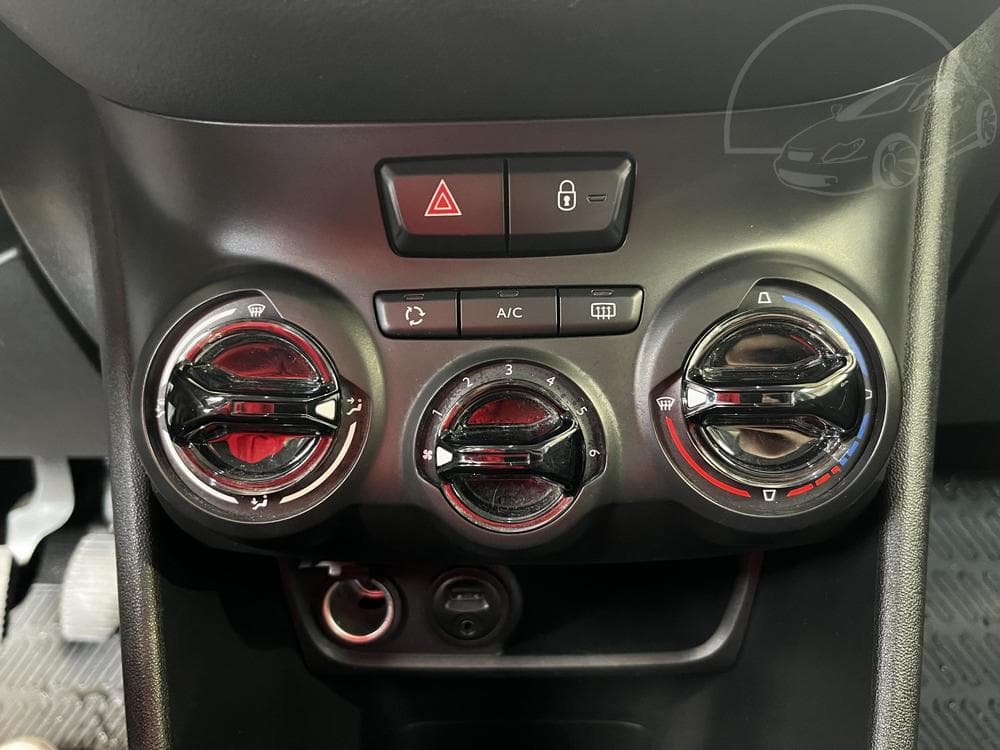 2014 Peugeot 208 - 14