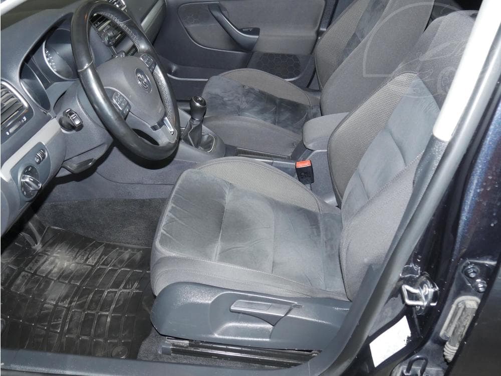 2012 Volkswagen GOLF - 9