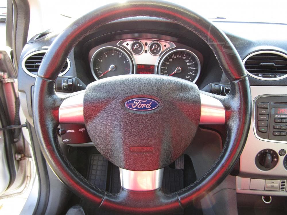 2010 Ford FOCUS - 17