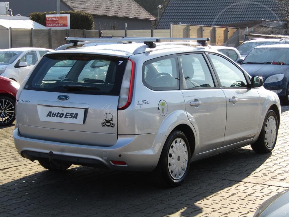 2010 Ford FOCUS - 4