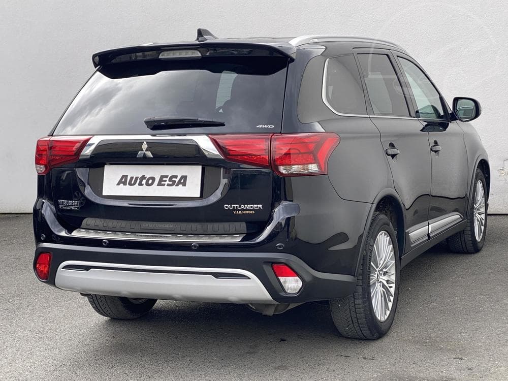 2019 Mitsubishi Outlander - 4