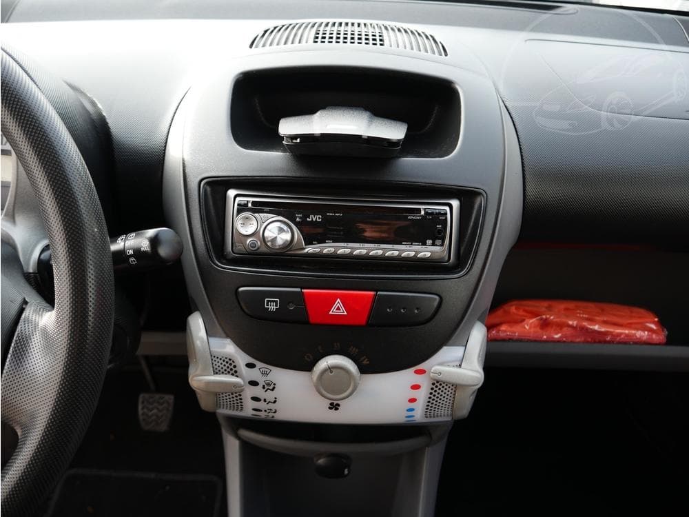 2009 Peugeot 107 - 11