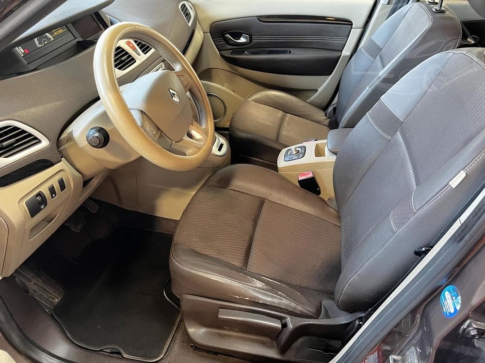 2009 Renault MEGANE - 9