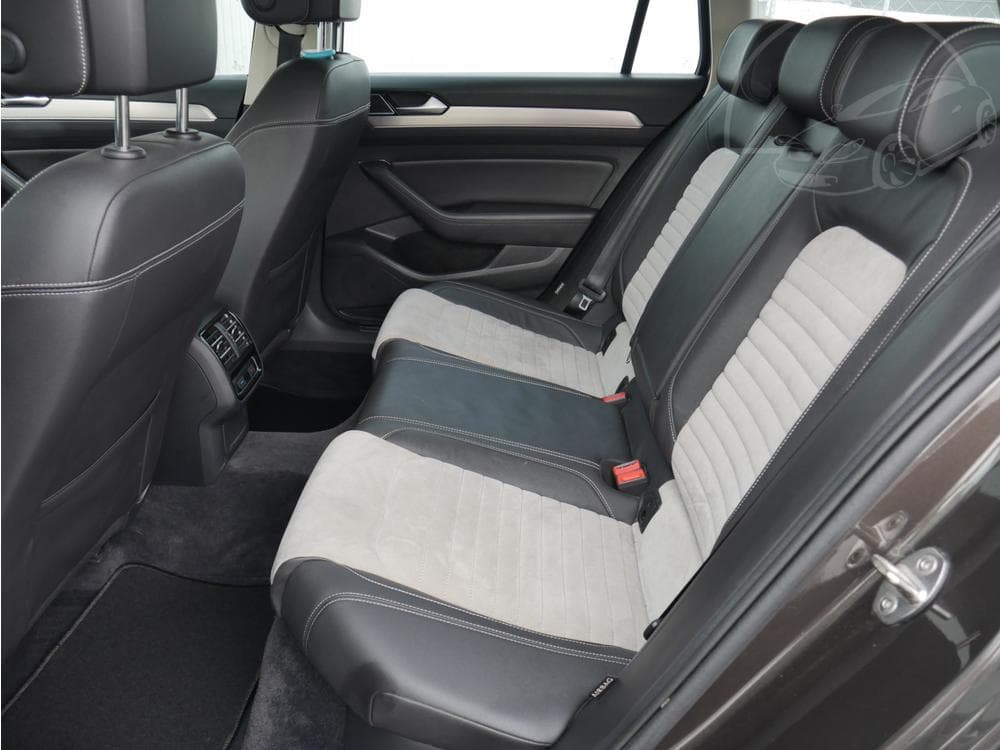2016 Volkswagen PASSAT - 28
