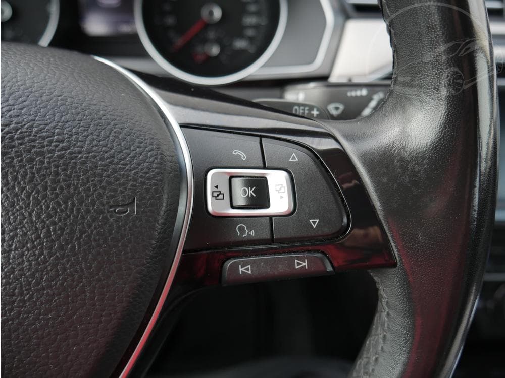 2016 Volkswagen PASSAT - 37