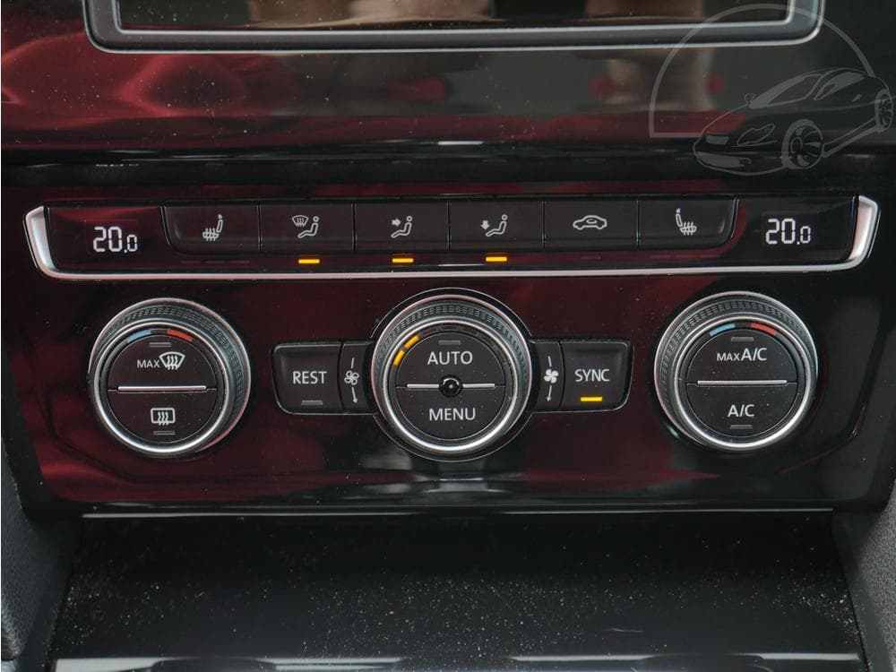 2016 Volkswagen PASSAT - 46