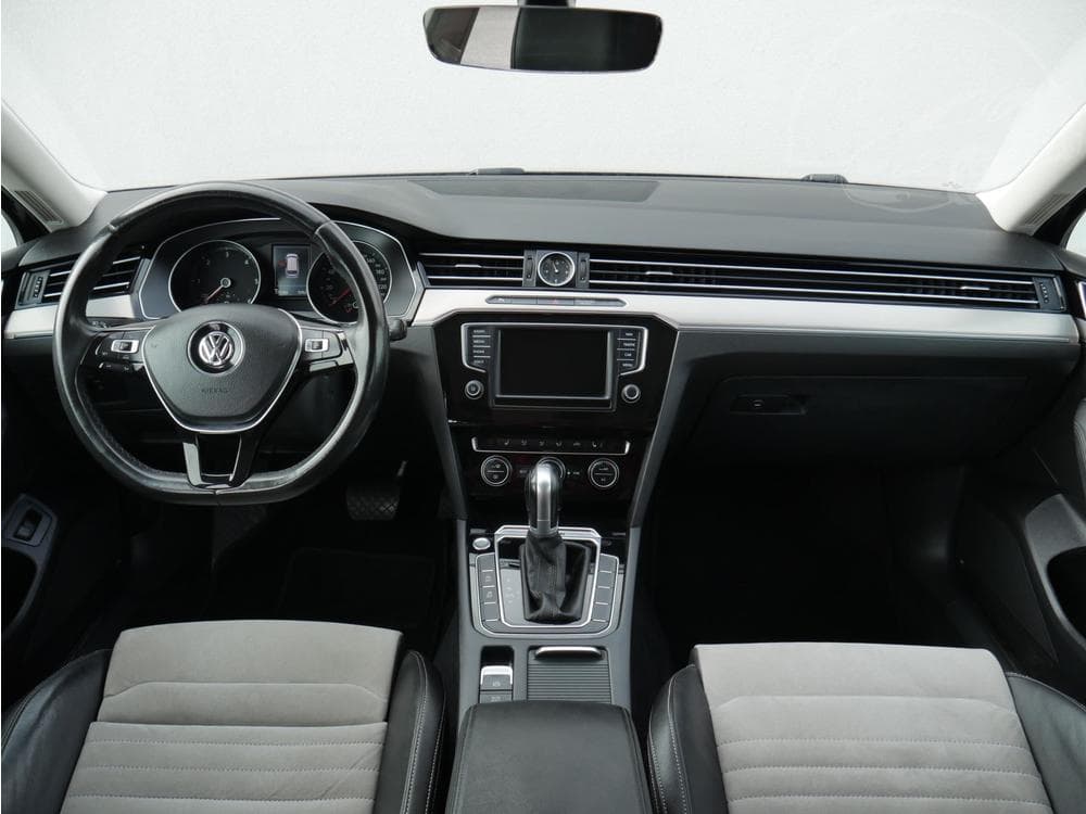 2016 Volkswagen PASSAT - 22