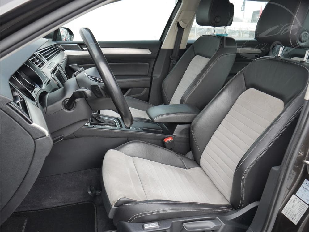 2016 Volkswagen PASSAT - 25