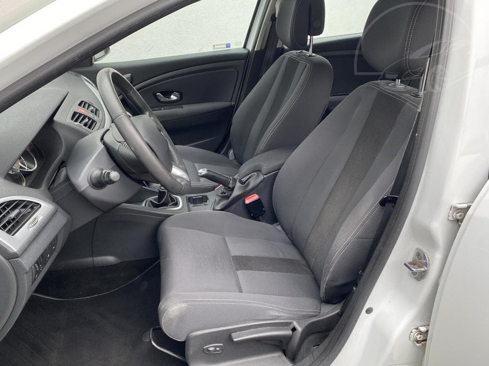2010 Renault MEGANE - 9