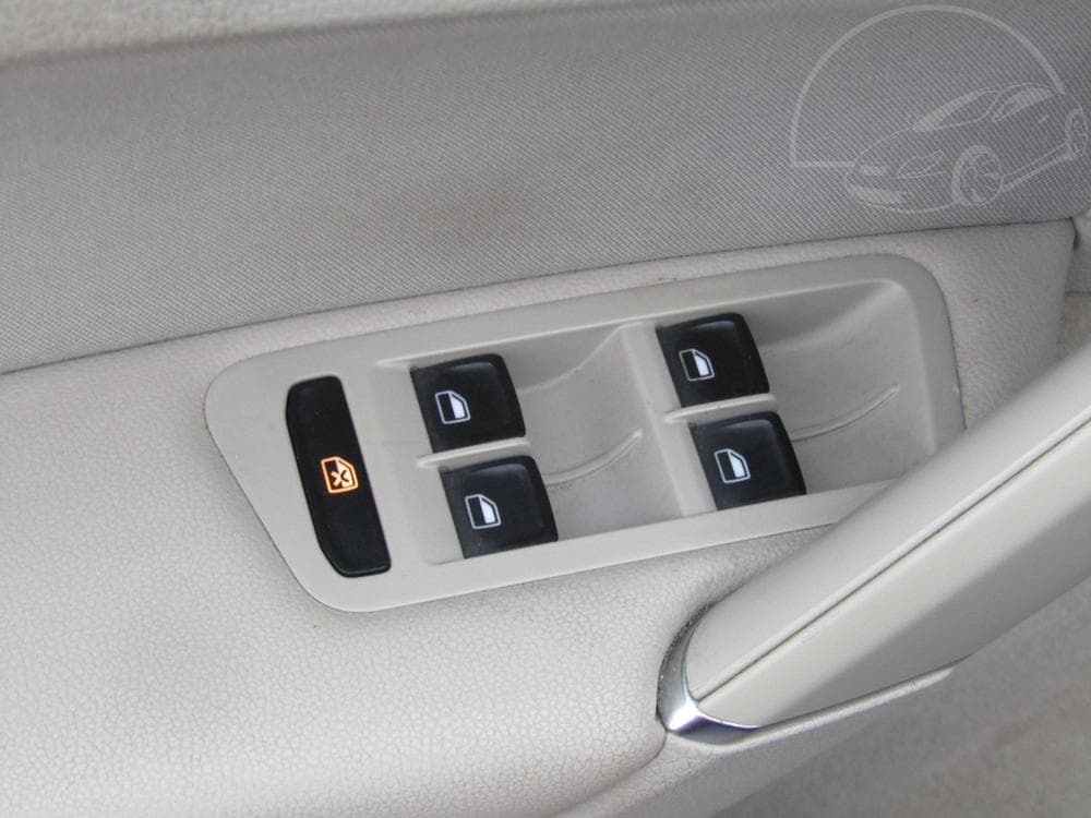 2013 Volkswagen GOLF - 11