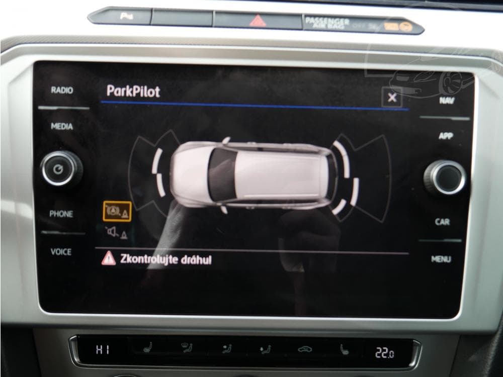2017 Volkswagen PASSAT - 40