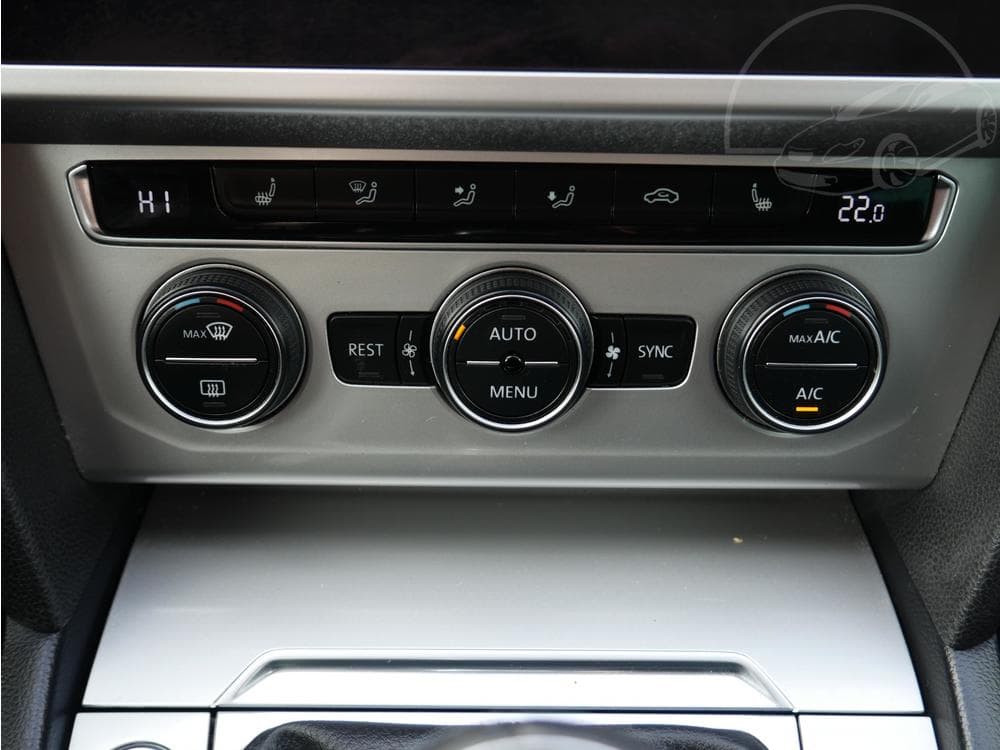 2017 Volkswagen PASSAT - 43