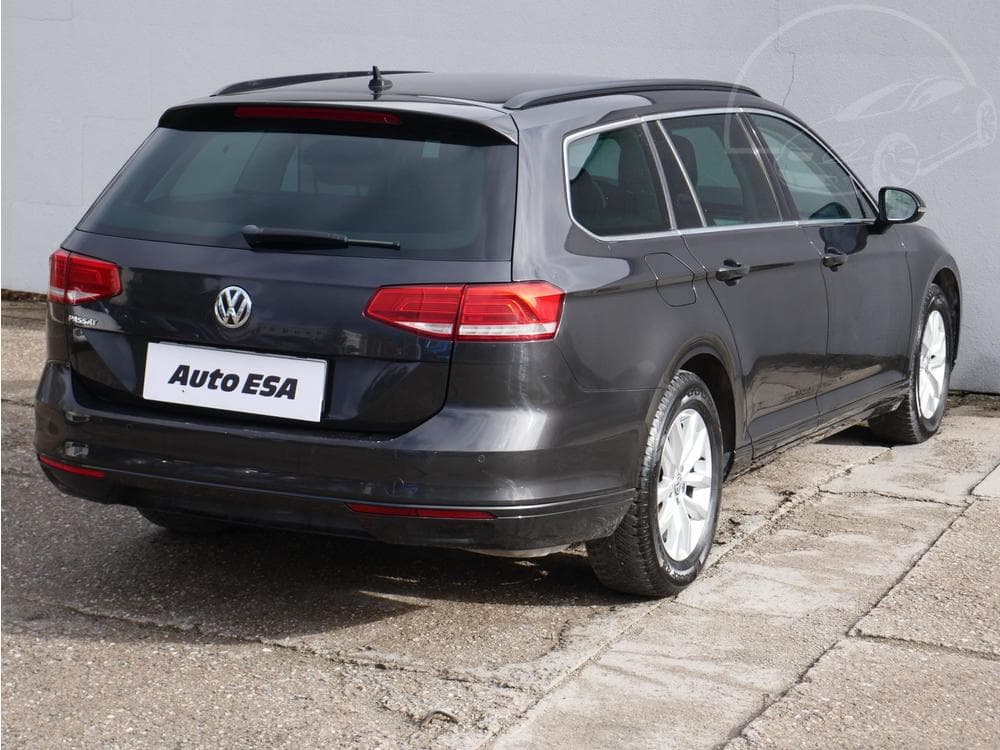 2017 Volkswagen PASSAT - 16