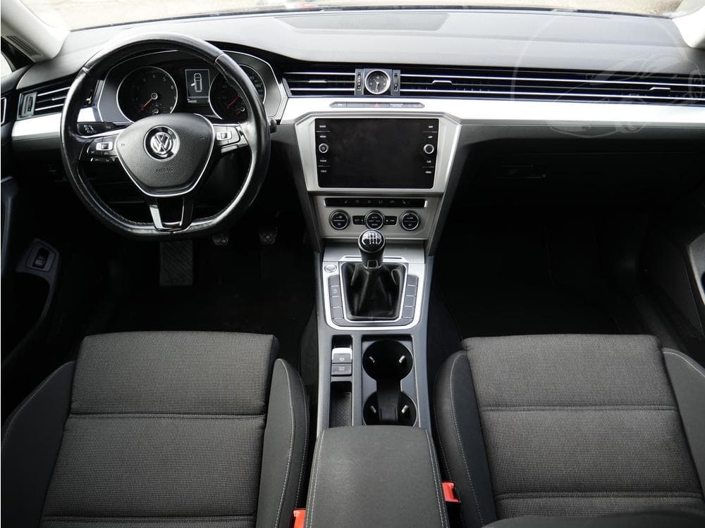 2017 Volkswagen PASSAT - 19