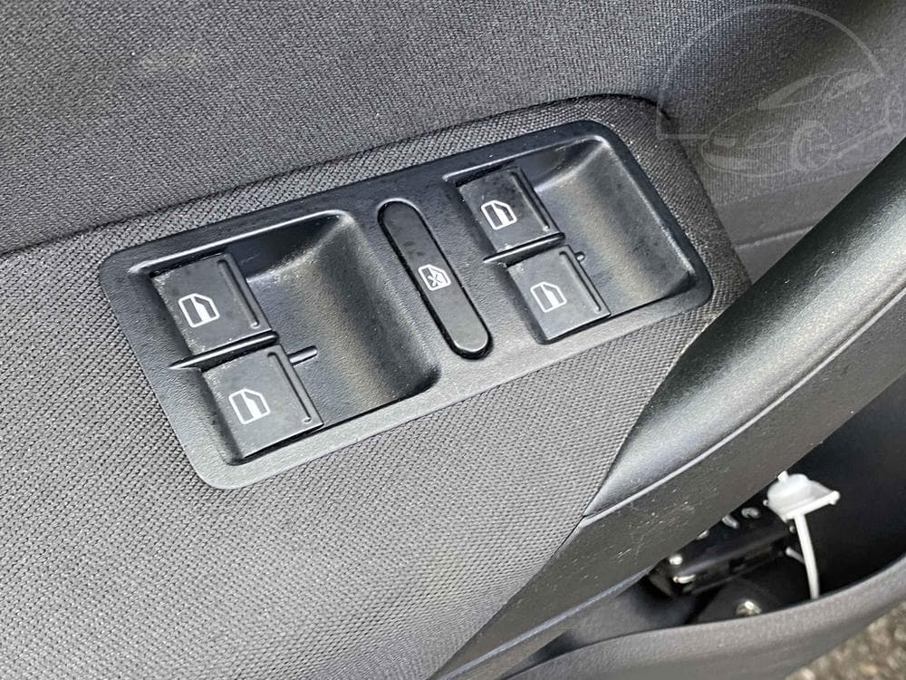 2012 Volkswagen POLO - 11