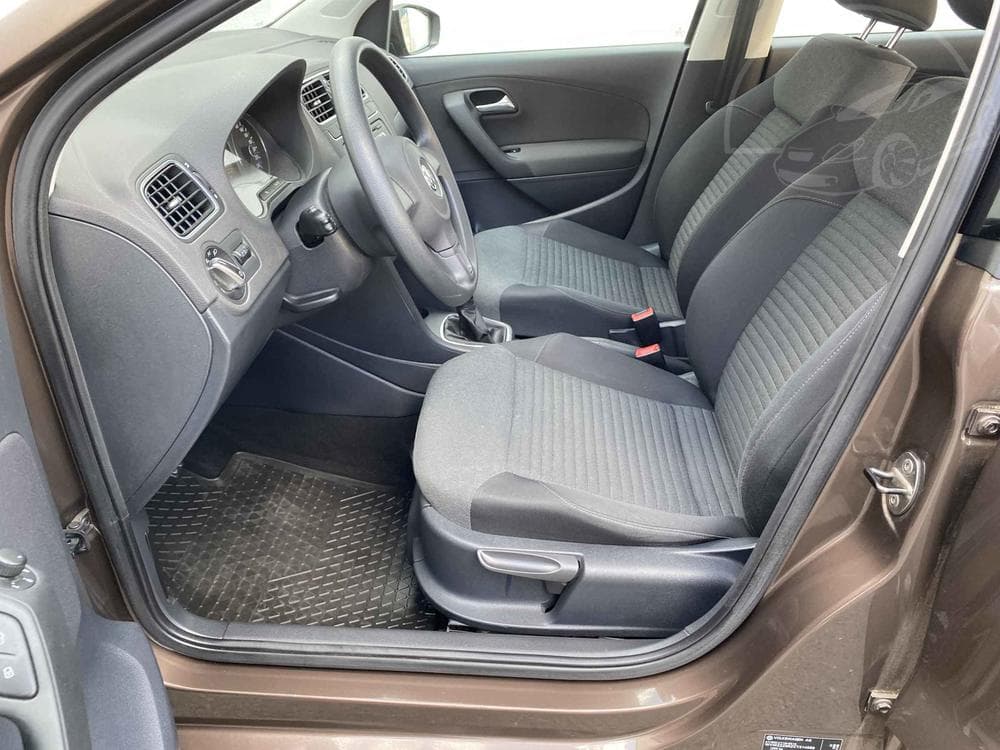 2012 Volkswagen POLO - 9