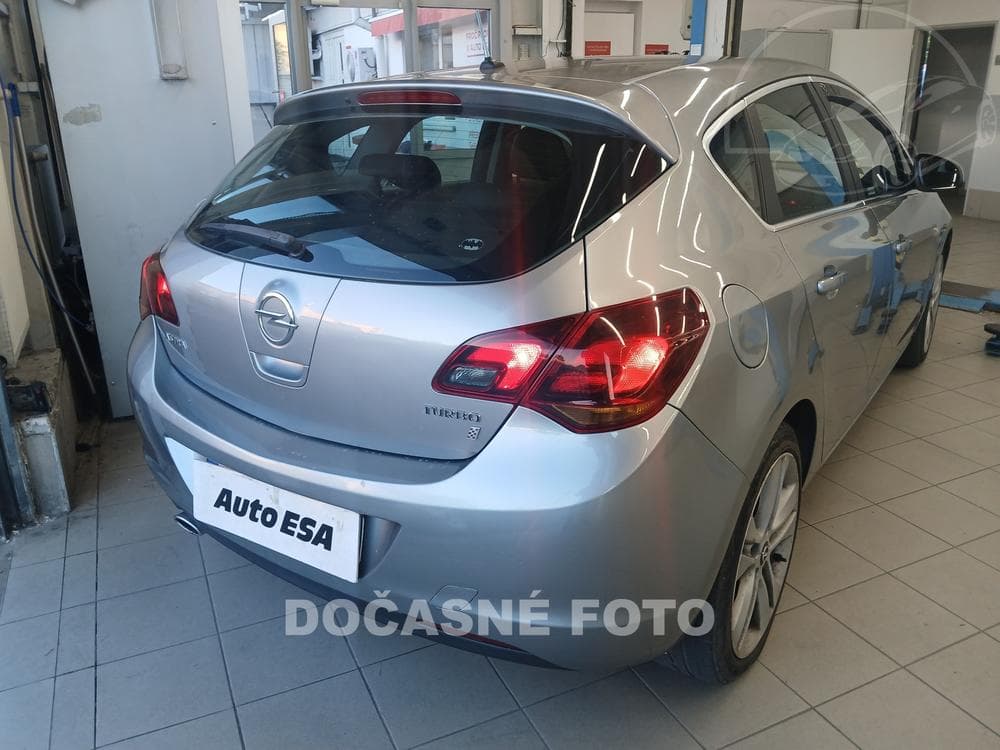 2010 Opel ASTRA - 2