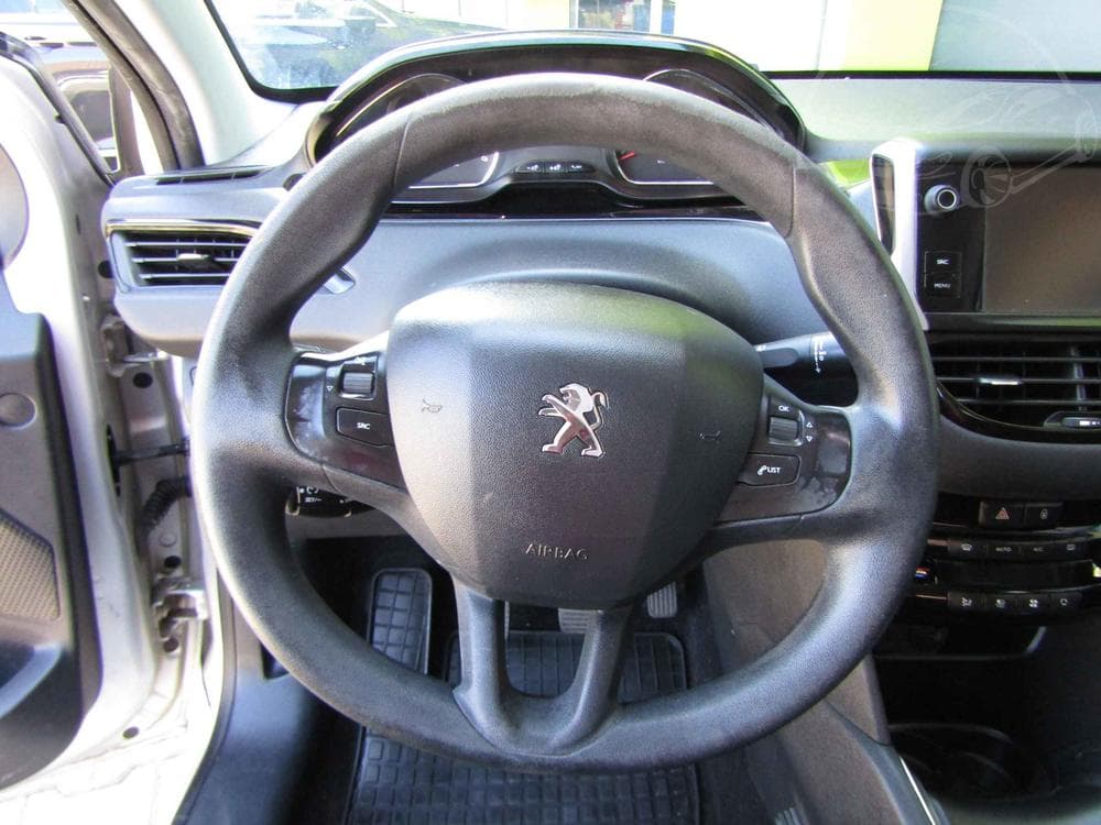 2015 Peugeot 208 - 17
