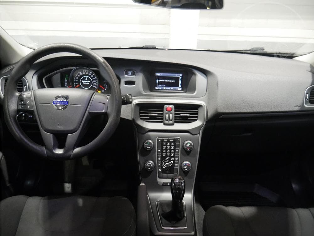 2015 Volvo V40 - 8