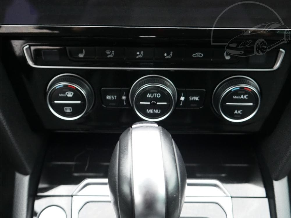 2018 Volkswagen PASSAT - 57