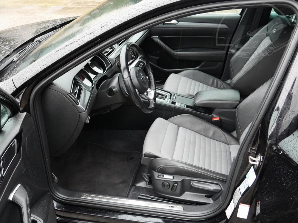 2018 Volkswagen PASSAT - 33