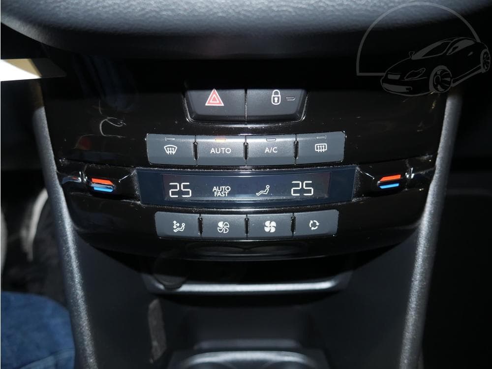 2014 Peugeot 208 - 14