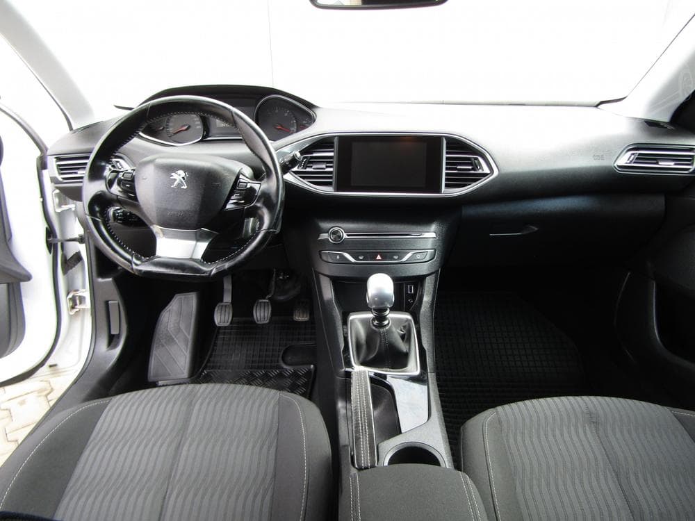 2017 Peugeot 308 - 8