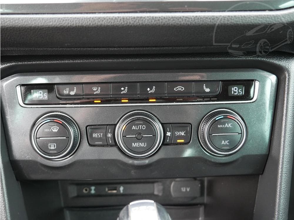 2018 Volkswagen TIGUAN - 40