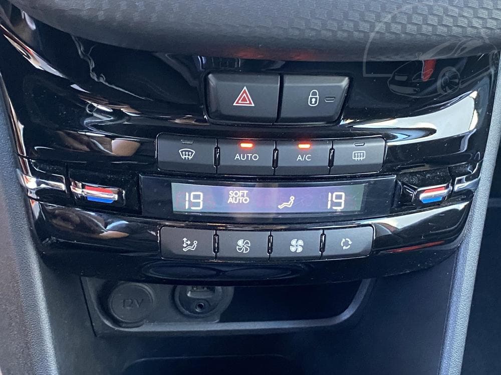 2015 Peugeot 2008 - 15
