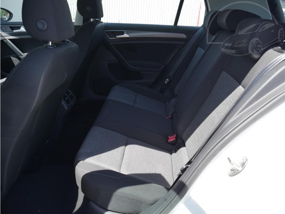 2013 Volkswagen GOLF - 10