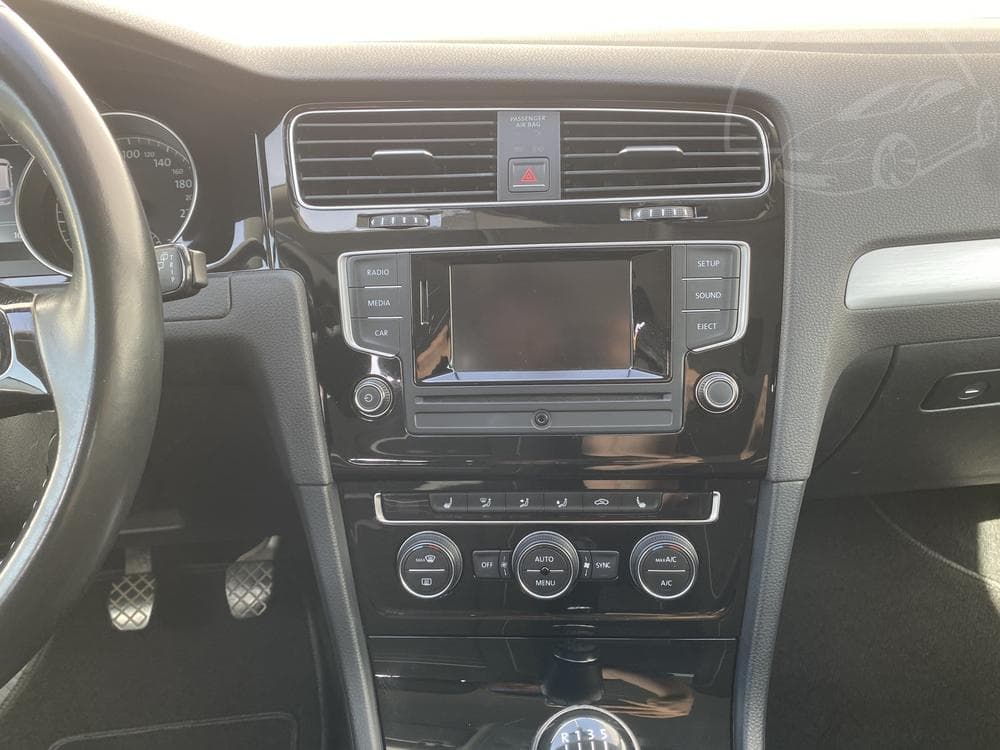 2015 Volkswagen GOLF - 23
