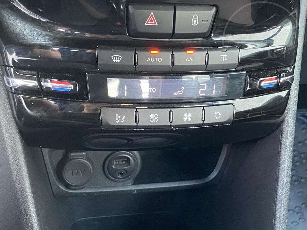 2015 Peugeot 2008 - 29