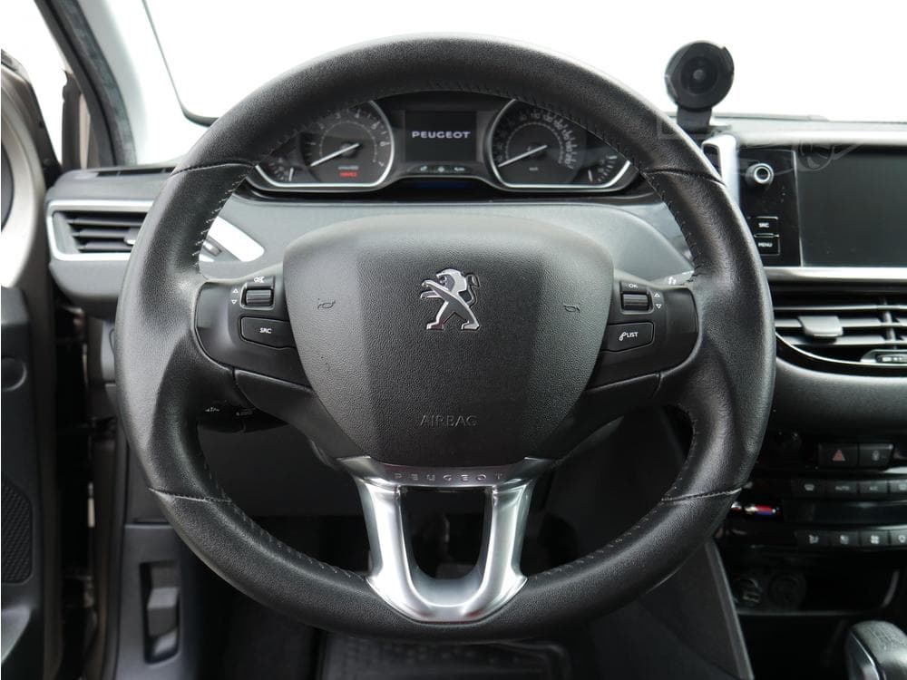 2014 Peugeot 208 - 23