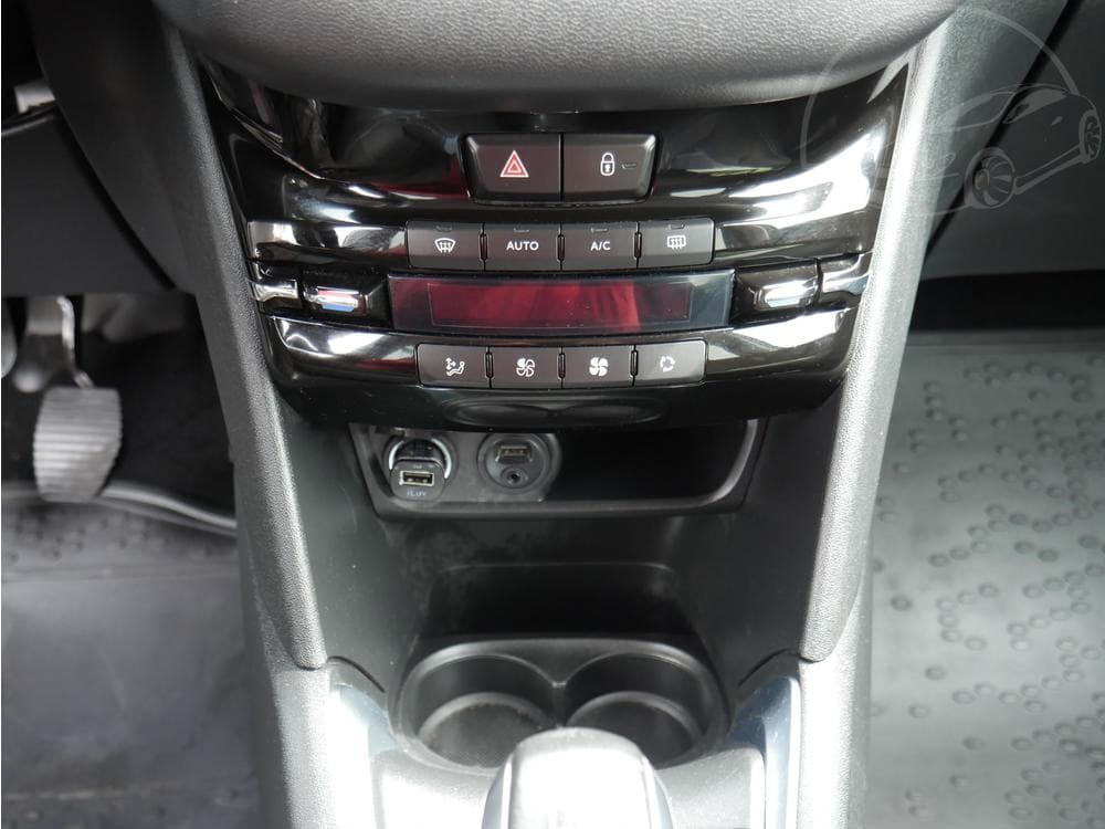 2014 Peugeot 208 - 25