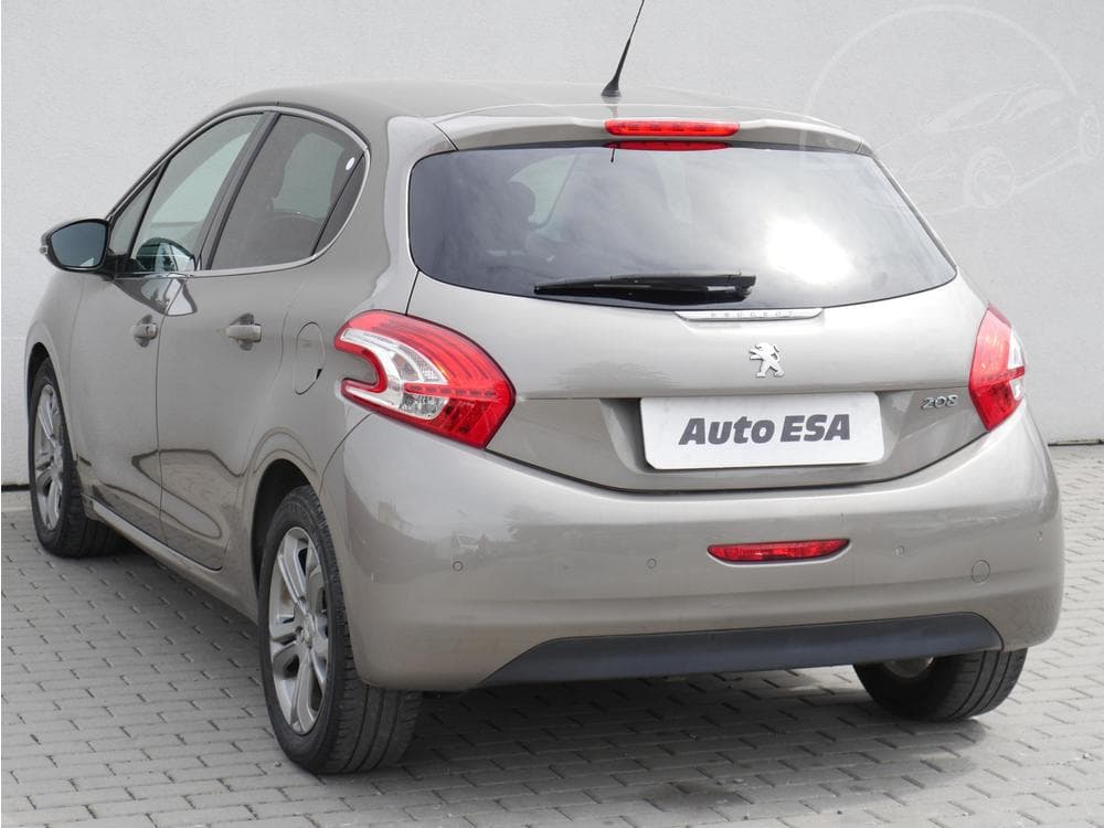 2014 Peugeot 208 - 11
