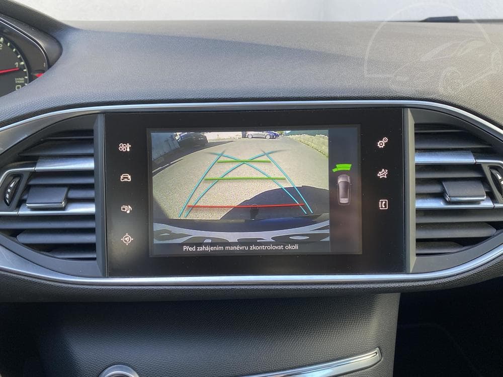 2016 Peugeot 308 - 17