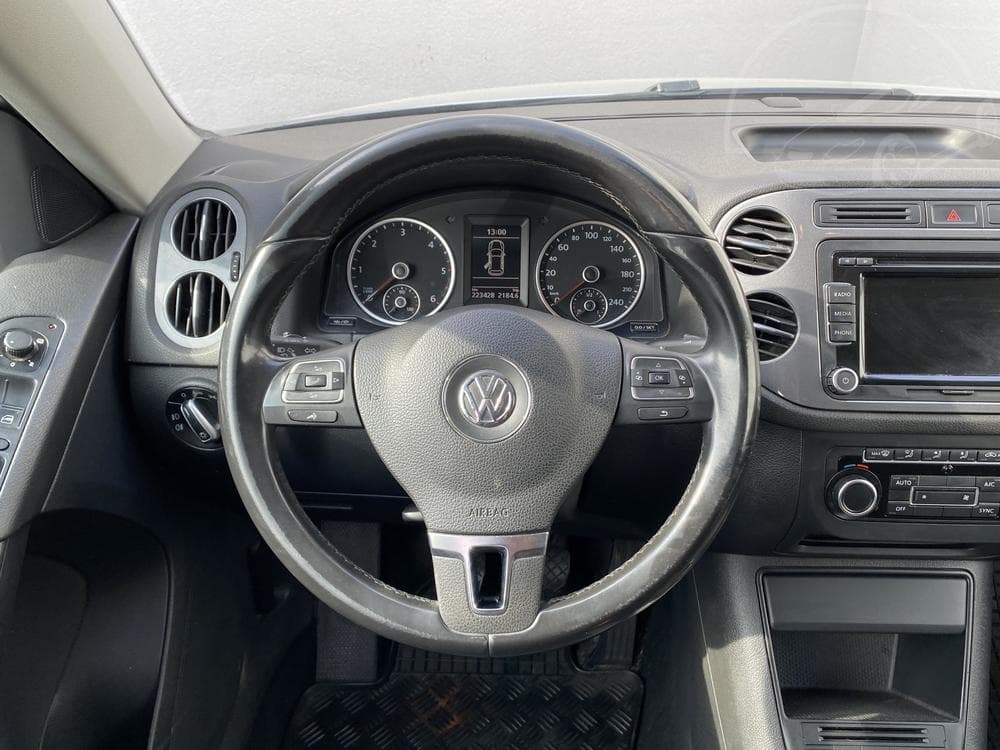 2012 Volkswagen TIGUAN - 11