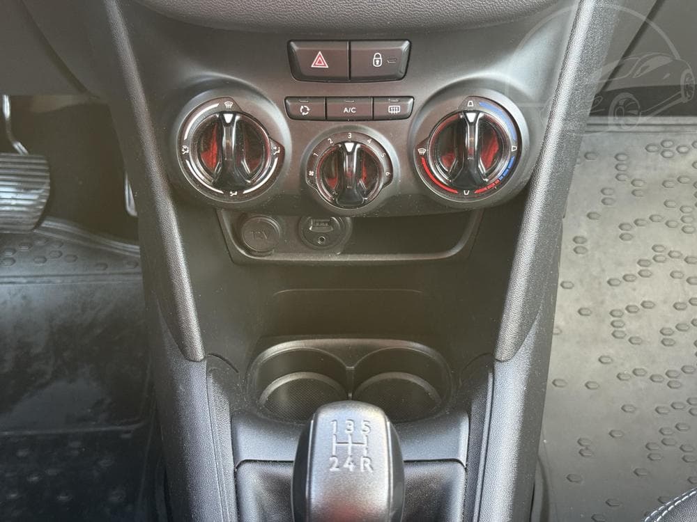 2016 Peugeot 208 - 13